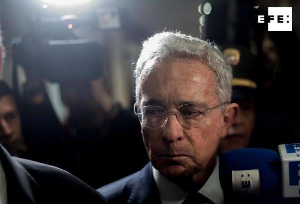 #EFEURGENTE | La Corte Suprema de Justicia de Colombia ordena la detención domiciliaria del expresidente Álvaro Uribe