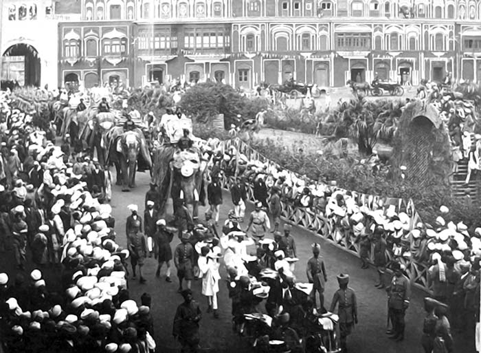 60/162Hari Singh's coronation was a rather ritzy affair and made news all over the world. Of the $1.1 million that went into the shindig, a good $125k was spent on just dancing girls. Even the British Crown is said to have spent a million dollars of its own on this event.