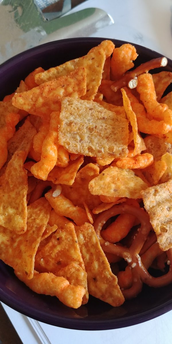 🎶When you eat your Munchies do you eat the Cheetos last? Do you suck them very slowly or crunch them very fast? 🎶 #CanadianThing #afternoonsnacks #snacking