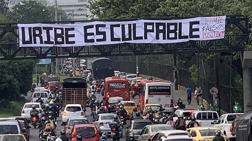 adrisgame's tweet photo. Hoy es un día feliz en esta novela del país del sagrado corazón. 
Así sea temporal y mansión por cárcel, es un avance para evidenciar el verdadero criminal que es!! 
#UribeLaCarcelTeEspera #PorFin #UribePreso https://t.co/apHKSVxOqf