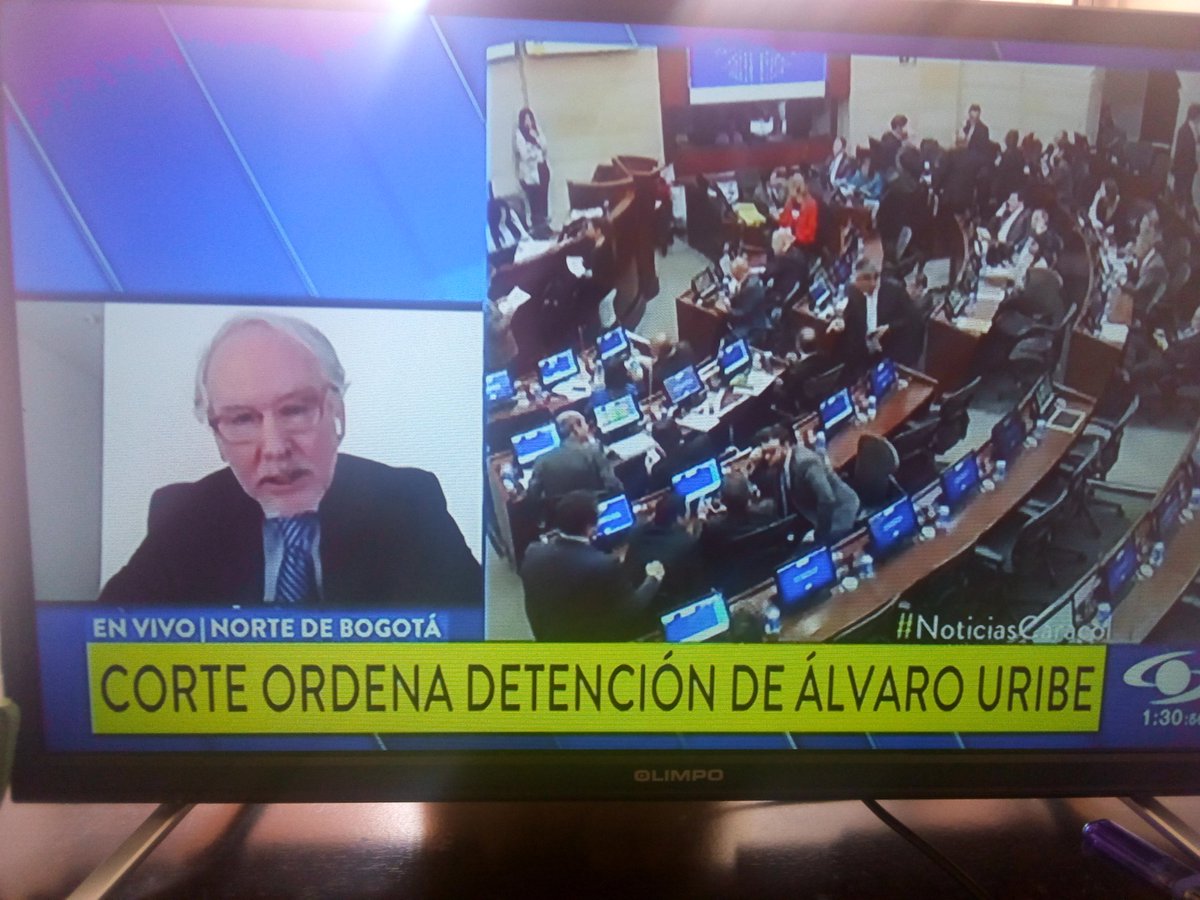YAMILOPEZ0414's tweet photo. @NoticiasCaracol Gracias DIOOOOOSSS 👏👏👏👏 Solo falta la extradición y listo 😌👌 es lo más positivo q ha traído está  #pandemia @AlvaroUribeVel  se te acabó tu cuarto de hora https://t.co/HGxc9zYHeN