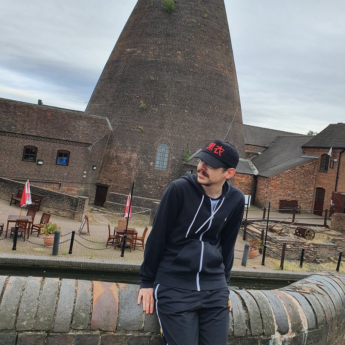 Went for a chill walk around the local area. Proud to call it my home (also wearing my personalised cap 🧢) 
 #blackcountry #redhouseglasscone #home