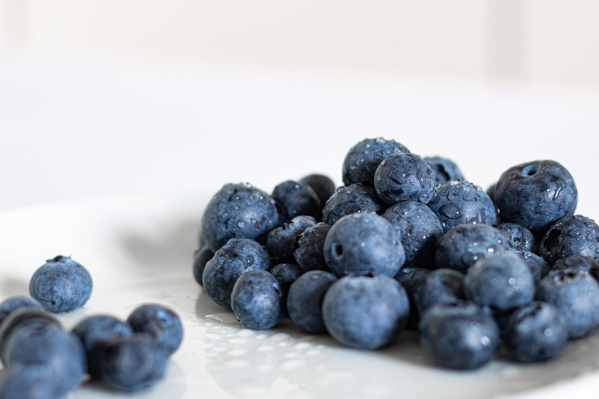 blueberries's tweet photo. #Blueberries pack big flavor & are a good source of fiber, yet small enough to fit into every routine #positivelybluetiful https://t.co/57LsK382c6