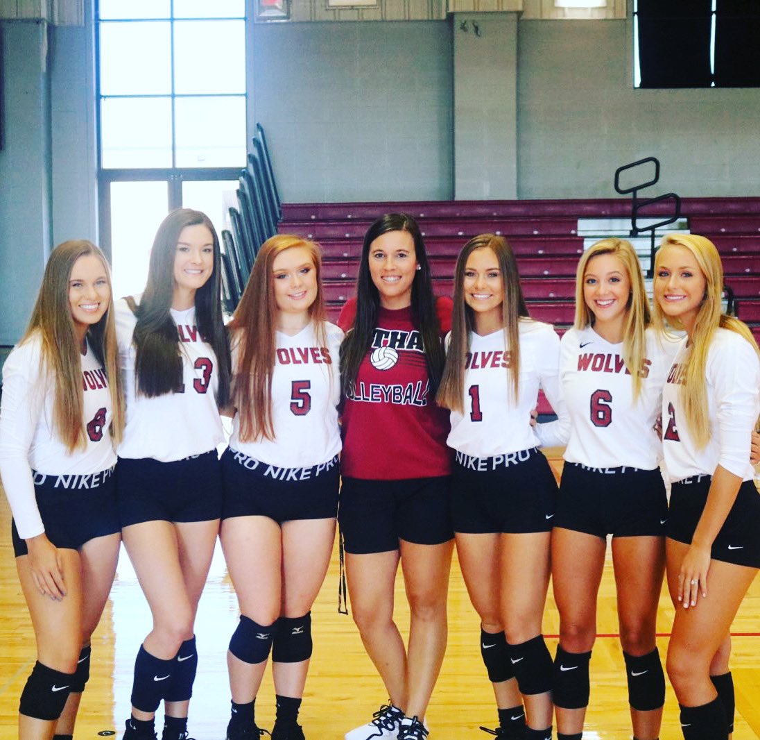 DothanV's tweet photo. My beautiful Seniors! #fearthepack #wolfpack #dothanwolves #dhigh #volleyball https://t.co/gfCIMfhUa7