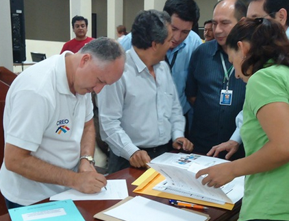 Ciudadano_Kn's tweet photo. Este es el juez del @TCE_Ecuador que trata de impedir que 4 agrupaciones participen porque una auspicia a @MashiRafael. Angel Torres. Lo bueno es que se lo ve muy independiente y sin ninguna simpatía política https://t.co/xeTZu7rygP