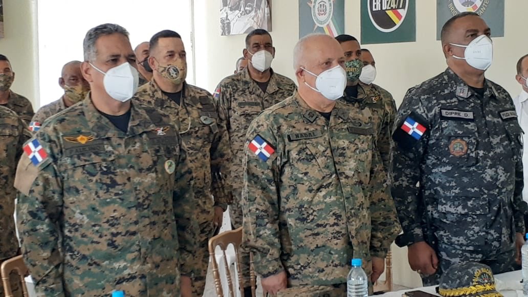 MDefensaRD's tweet photo. Ubicado en la Segunda Brigada de Infanteria del ERD., con sede en Santiago, en un acto que contó con la presencia del Comandante de la  misma, General de Brigada Manuel Salvador Nadal Rosa, ERD así como demás oficiales de la plana mayor de esta brigada.

#MideTeInforma 2/2 https://t.co/w7mgYb0a1L