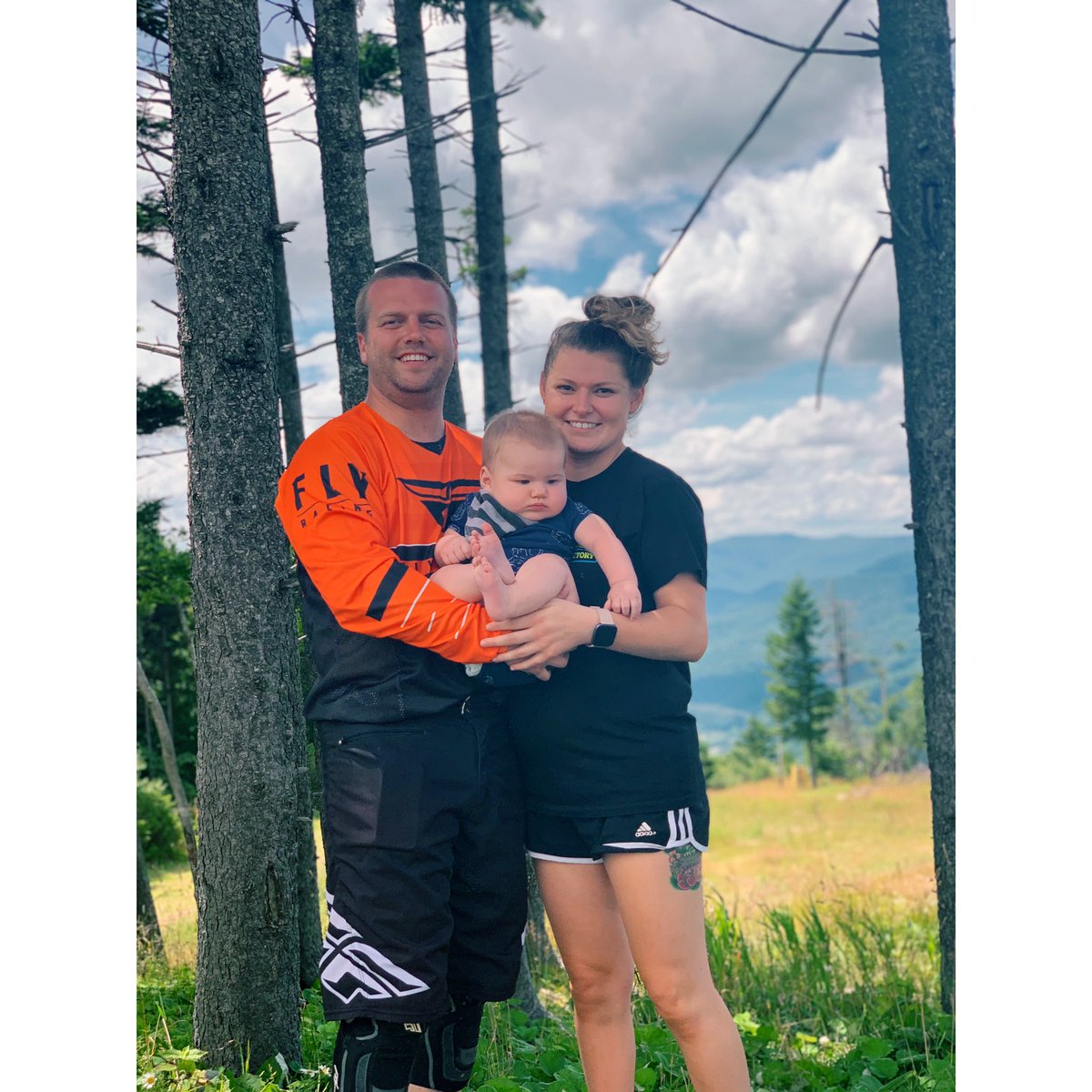 halihall's tweet photo. I have the most perfect lil family 😫🥰 https://t.co/BDW9lkiM5S