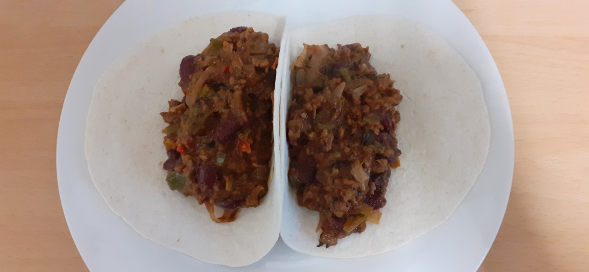 ReaperOfFortune's tweet photo. #TacoTuesday round 1! #LaksKitchen https://t.co/qT9vjiusxk