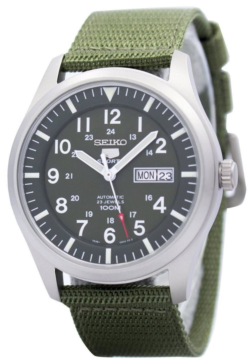 La Seiko 5 Big military est tout simplement la meilleur montre d’entrée de gamme dans sa catégorie elle a tout d’une grande à prix réduit. Parfait avec un bracelet Nato ou cuir. Prix 100€