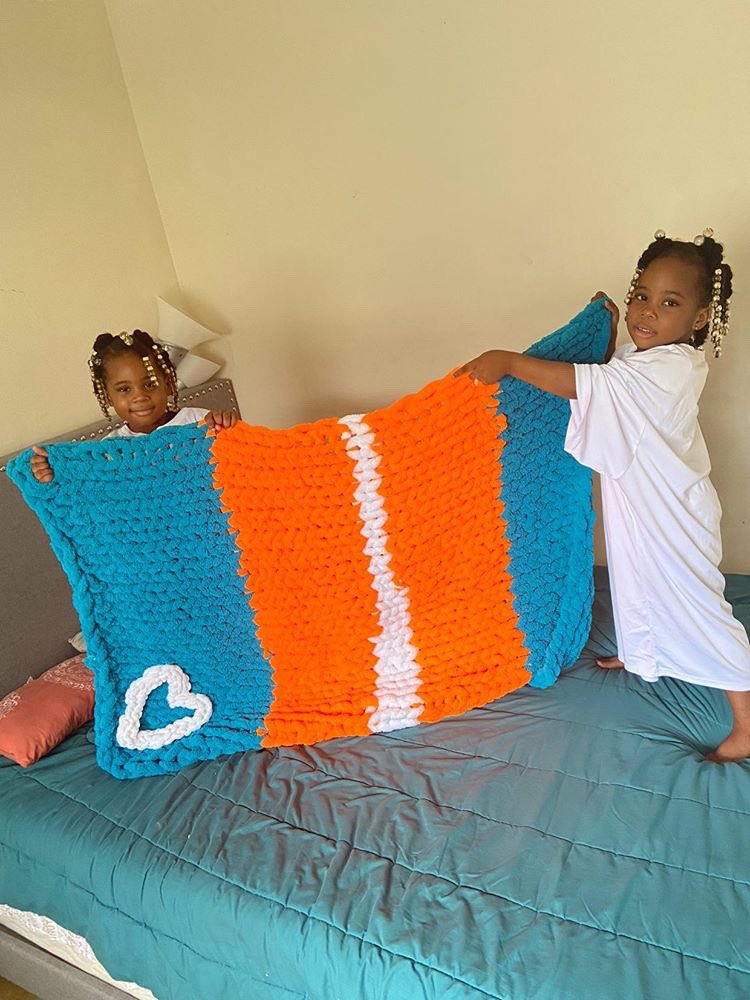 Lol While y’all are here upset at this lady ... I started a business making beautiful handmade throws/blankets called  #BigBabyBlankets  You can click the link in my bio/follow me on IG @BigBabyBlankets 
