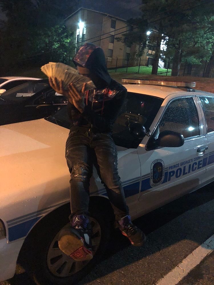 Quwoppp's tweet photo. FUXK 12 IM ON DA BAXKSKREET JAMMIN🐍💕💰 https://t.co/j18QeezzWF