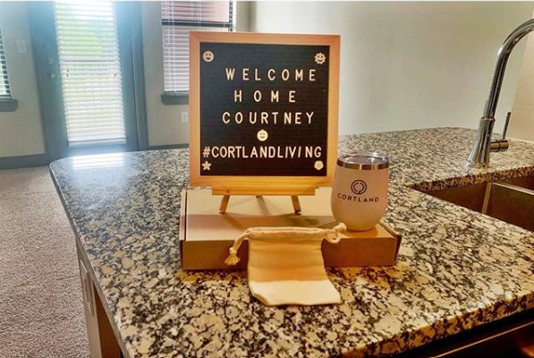 We love giving our residents even more reasons to smile on move-in day 🙂
#cortland #cortlandliving #aboveandbeyondapartmentliving #home #texas