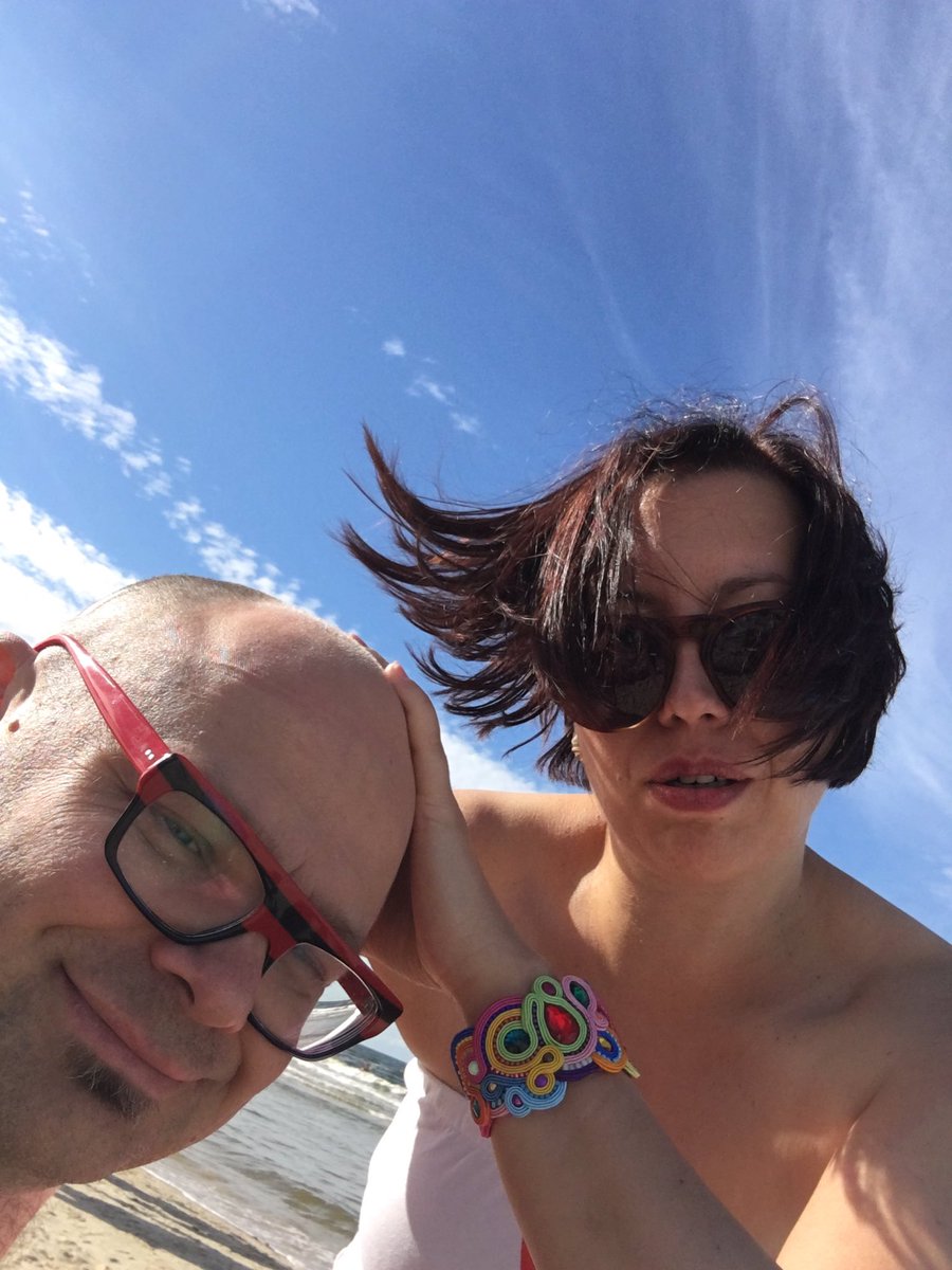 tfurca's tweet photo. niebieskie morze. żółty piasek. wakacje. odpoczynek. #thinkdada #ŚwinoujścieON #plaża #ludzie #love https://t.co/NIZmOQKBOp