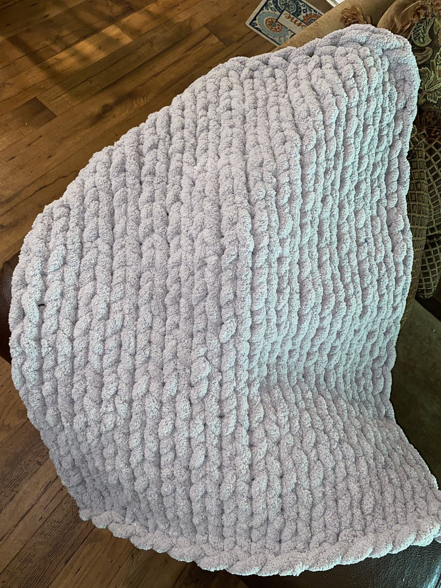 Get into the texture!! They’re warm, 100% polyester, hypoallergenic and they don’t hold moisture. If you like weighted blankets, these are for you!RT me please!!