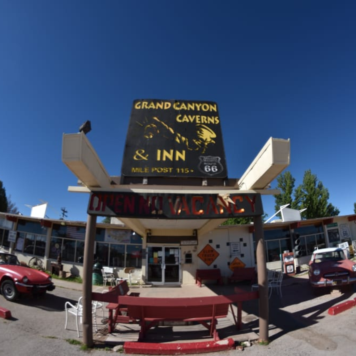 GCCavern's tweet photo. Being on Route 66, you'll feel like you're staying at a museum more than a hotel. https://t.co/QVHctmVkAK