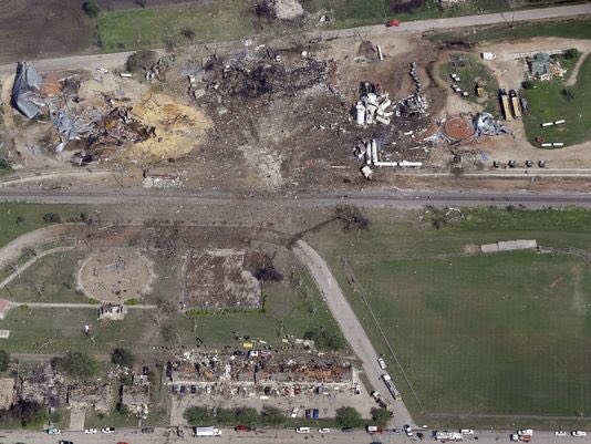 the csb report on the West TX fertilizer plant estimates about 270 tons of fertilizer was involved in the explosion the blast radius was about 1500-2000 feet