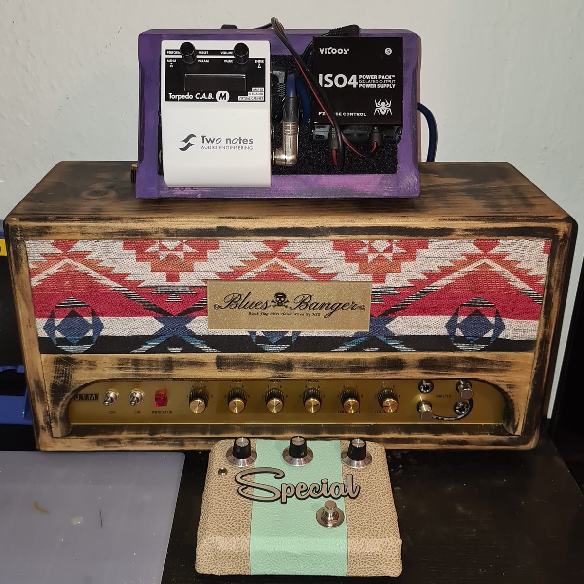 EffectsHello's tweet photo. Silent rig π₯π₯π₯
I'm loving my display board from @marcusdluxe π its perfect for the @twonotesaudio
Cab m and captor π€
#silent #silentnight #silentparty #marshallamplifieruk #marshallplexi50 #marshallamplifier #guitarra #guitarsolo #marshallpleximod #marshallplexi1987x https://t.co/wNmL85foCV