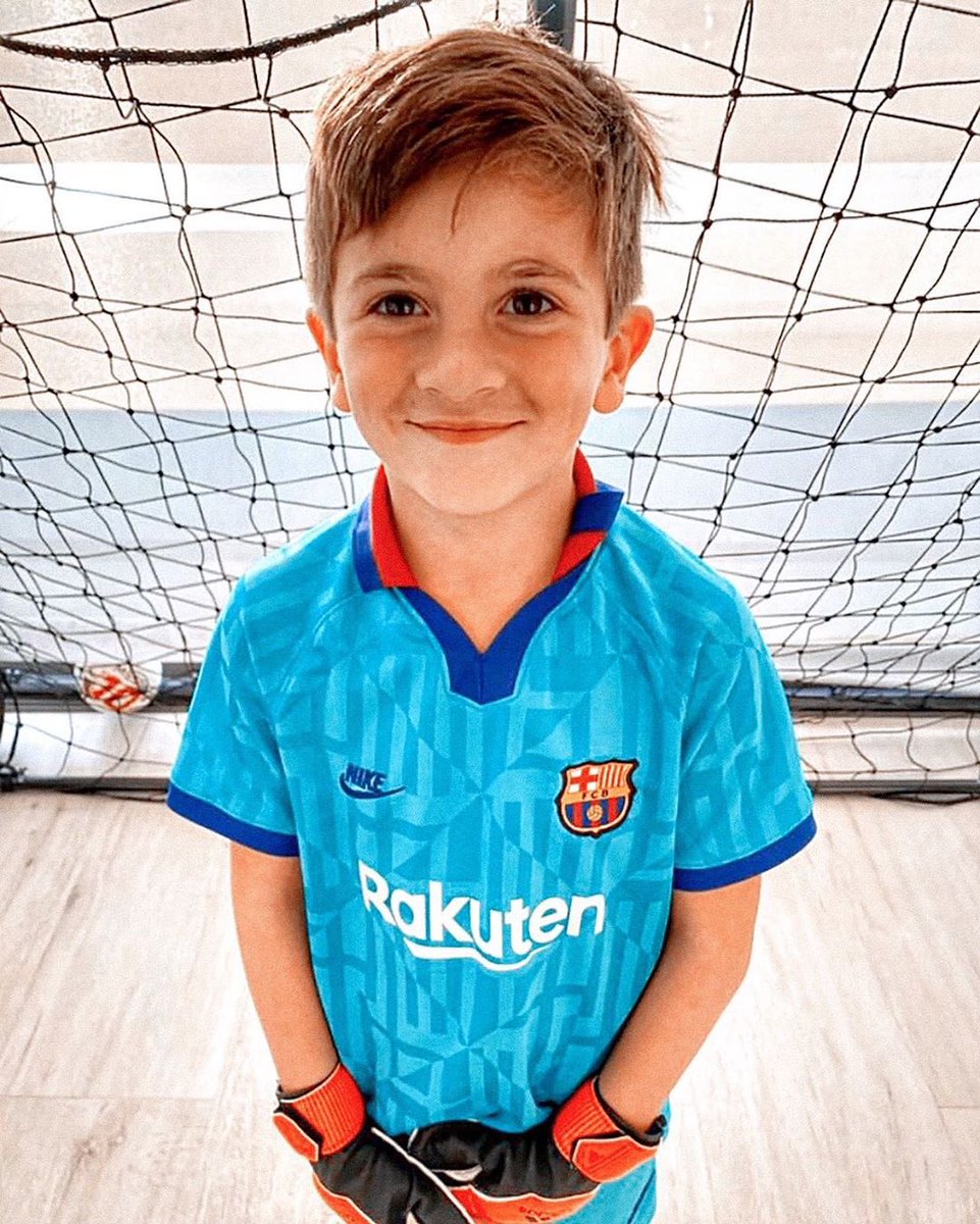 MotivacionesF's tweet image. Thiago Messi: "Cuando sea grande me gustaría ser portero y convertirme en el mejor del mundo como Ter Stegen". 

Ter Stegen: "Si Thiago quiere ser portero, lo ayudaré como su padre me ayudó cuando llegué a Barcelona".