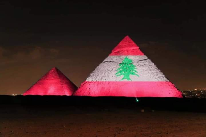 مصر تضيء الأهرامات بعلم لبنان تضامناً مع الشعب الشقيق بعد انفجار بيروت
#انفجار_المرفأ #بيروت #انفجار_بيروت