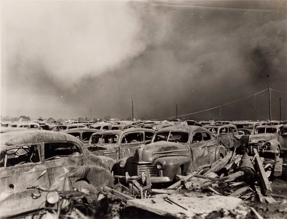 in 1947, 2200 tons of ammonium nitrate exploded in Texas Cityit is considered the largest industrial accident in American historythe shot with the cars was taken 1/4 mile from the explosion