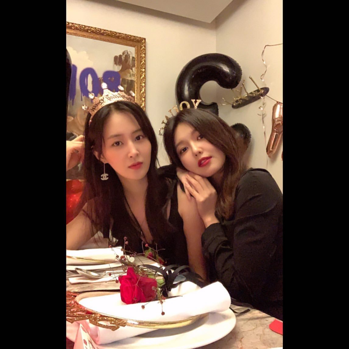 S8SHIFrance's tweet photo. [📸] #SOSHIPICS | 02.08.20 ➡ YULSTAGRAM

❝ Mes amies les plus précieuses, je vous aime, je vous aime mes beautés~ 🥀#HBDtiff  #801 #805 ❞

─  https://t.co/GEDPObeDL0 https://t.co/VofPHQy62c