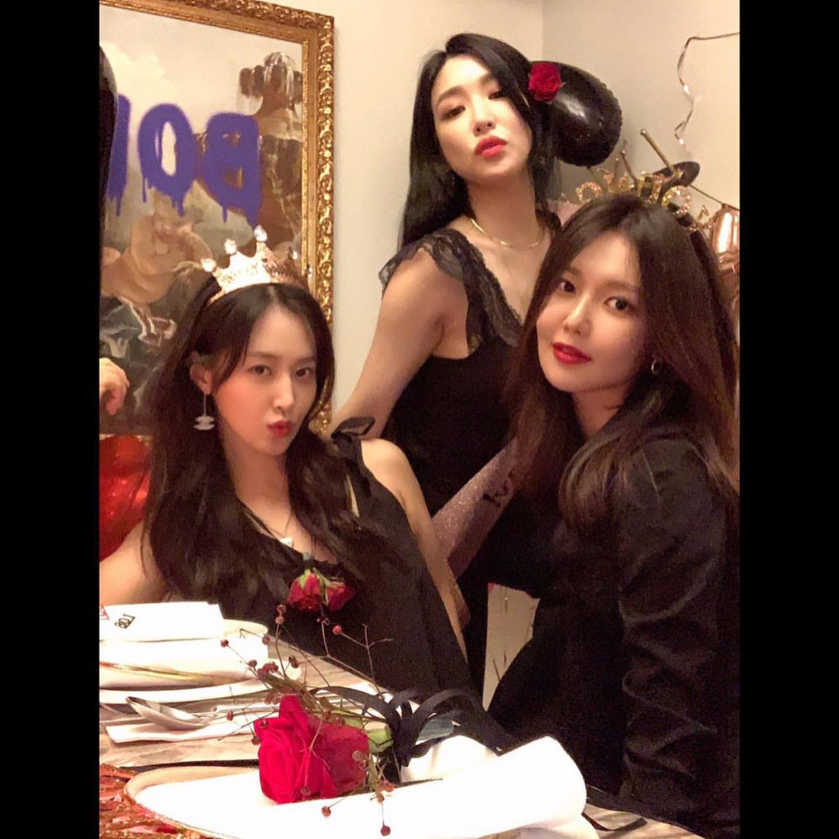 S8SHIFrance's tweet photo. [📸] #SOSHIPICS | 02.08.20 ➡ YULSTAGRAM

❝ Mes amies les plus précieuses, je vous aime, je vous aime mes beautés~ 🥀#HBDtiff  #801 #805 ❞

─  https://t.co/GEDPObeDL0 https://t.co/VofPHQy62c