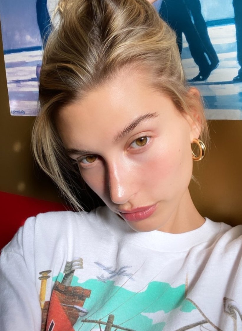 thisrhode's tweet photo. hailey bieber's skin is more iconic than a lot https://t.co/3u9TmCEDOE
