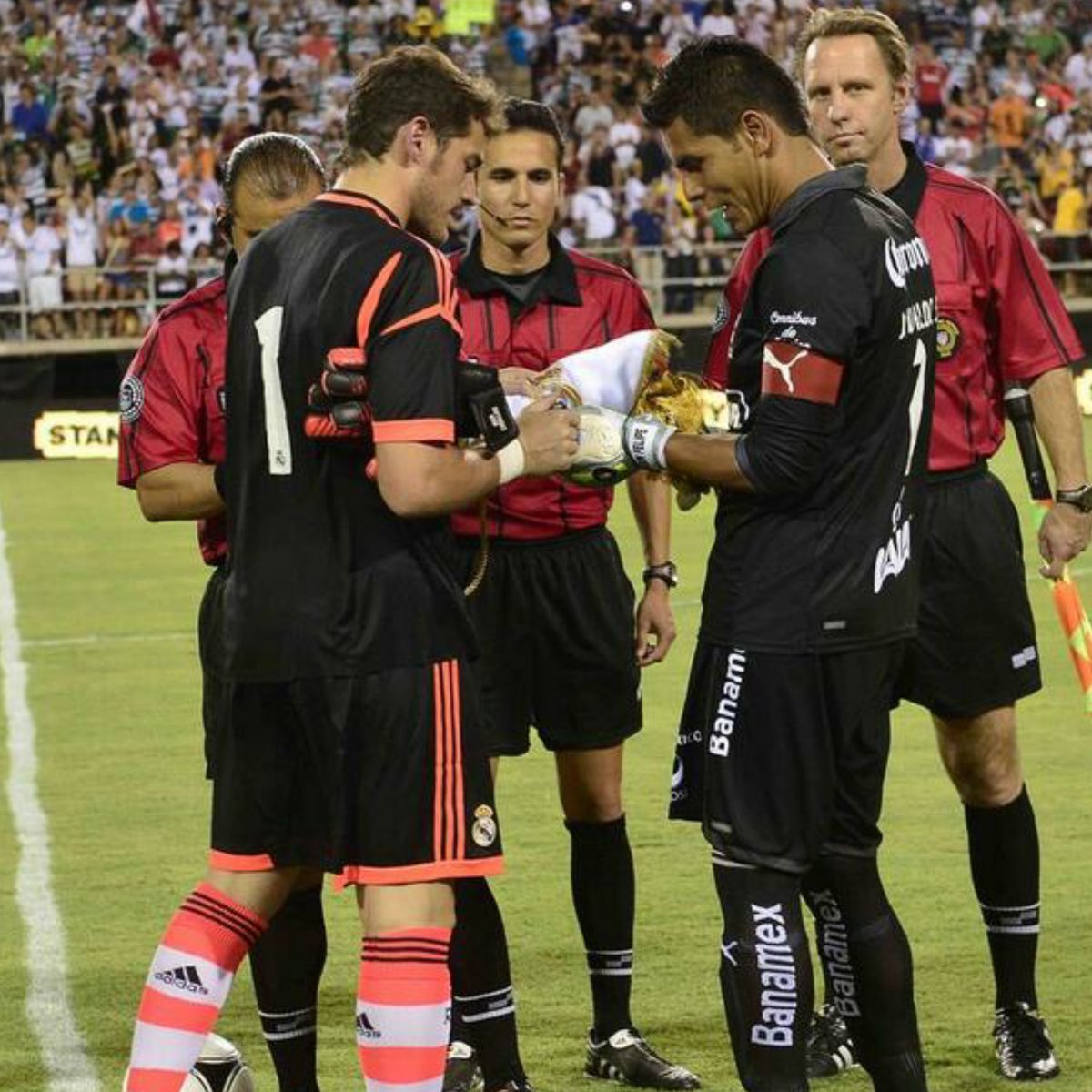 SanOswaldo_TD's tweet photo. Ha llegado el final de una carrera exitosísima. Mucha suerte, @IkerCasillas, las canchas extrañaran al mejor de todos los tiempos. https://t.co/w51hw3T7Ry