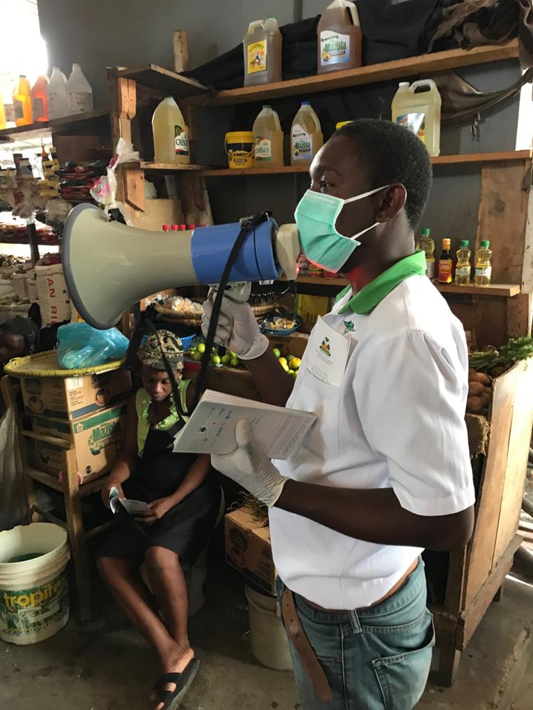 MsppOfficiel's tweet photo. #MSPPHaiti
#UCRP
#DPSPE
03/08/2020 - Les Officiers sanitaires du #MSPP continuent la sensibilisation sur la COVID-19 dans la commune de carrefour, plus précisément au niveau de la Mairie de Carrefour, du marché de bizoton et dans d’autres zones de carrefour. https://t.co/WiRoiMt9w1