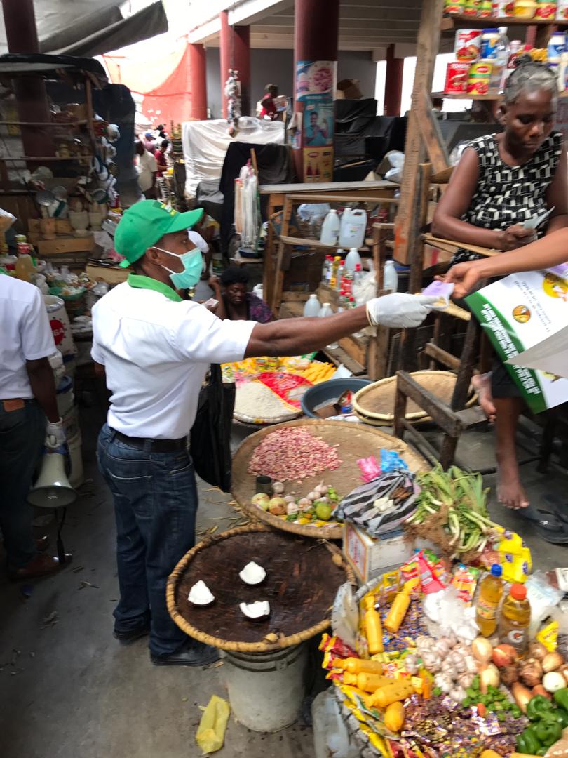 MsppOfficiel's tweet photo. #MSPPHaiti
#UCRP
#DPSPE
03/08/2020 - Les Officiers sanitaires du #MSPP continuent la sensibilisation sur la COVID-19 dans la commune de carrefour, plus précisément au niveau de la Mairie de Carrefour, du marché de bizoton et dans d’autres zones de carrefour. https://t.co/WiRoiMt9w1