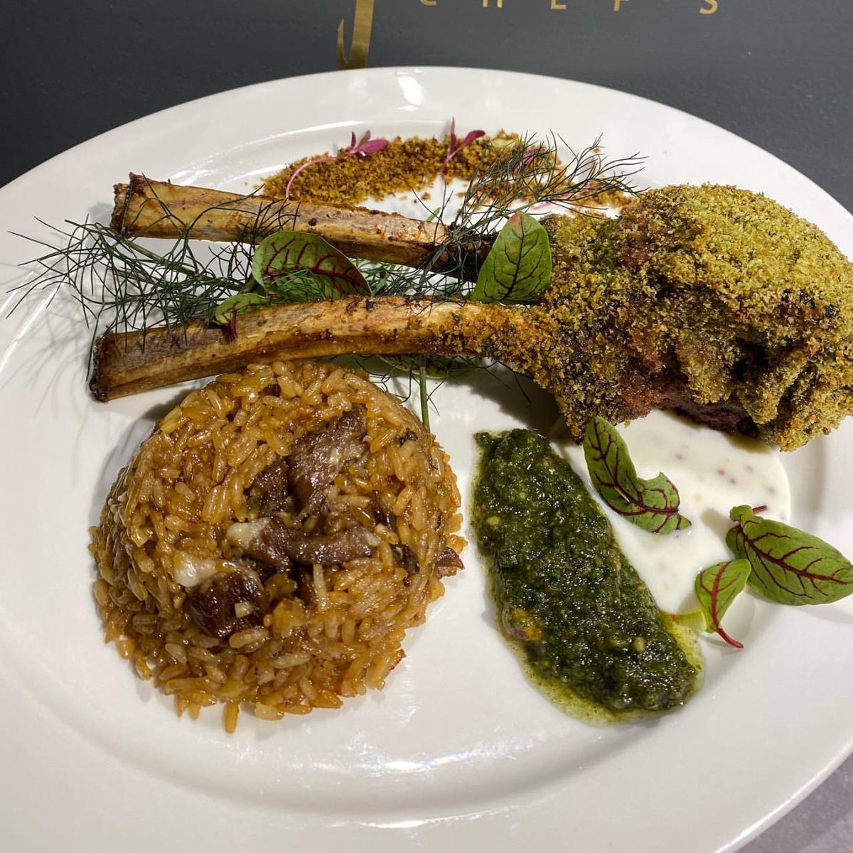 S8SHIFrance's tweet photo. [📸] #SOSHIPICS | 03.08.20 ➡ YULSTAGRAM (1/2)

❝ Première tentative de côtelette d'agneau
Même réussie à me débarrasser de l'odeur ✔️👩🏻‍🍳

French rack, cuisson des 5e et 12e côtes d’agneau avec des herbes + Boss final #RizSale🍛
#MenthePesto #SauceYaourtGrec fais moi-même ❞ https://t.co/jyXHv5MpvM