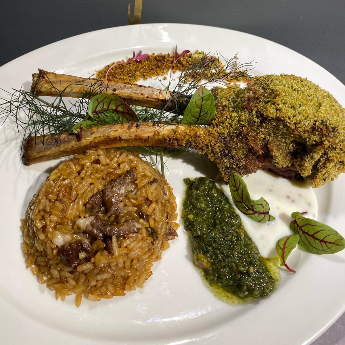 S8SHIFrance's tweet photo. [📸] #SOSHIPICS | 03.08.20 ➡ YULSTAGRAM (1/2)

❝ Première tentative de côtelette d'agneau
Même réussie à me débarrasser de l'odeur ✔️👩🏻‍🍳

French rack, cuisson des 5e et 12e côtes d’agneau avec des herbes + Boss final #RizSale🍛
#MenthePesto #SauceYaourtGrec fais moi-même ❞ https://t.co/jyXHv5MpvM