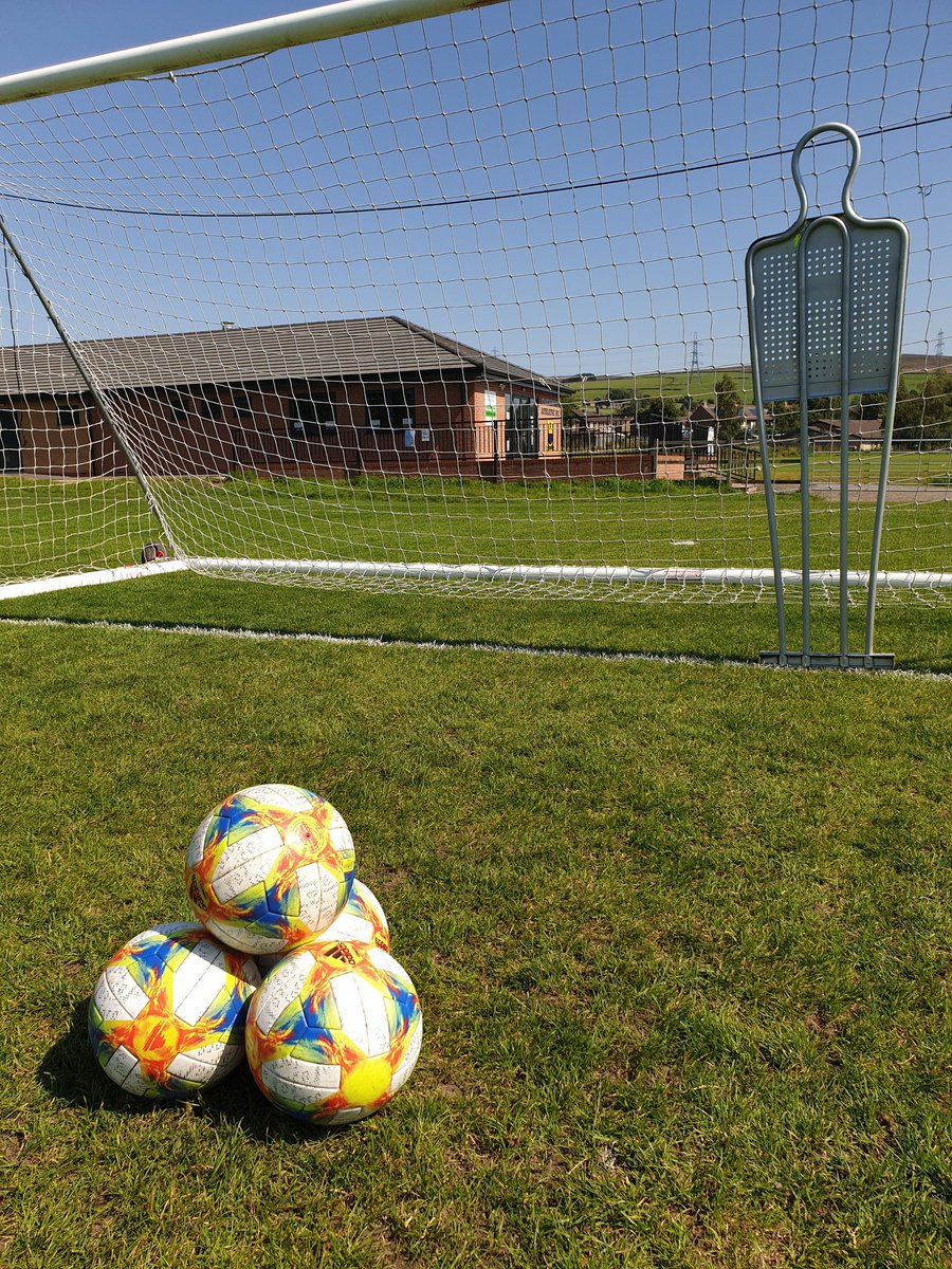 Bobbies's tweet image. Club discounts have been sent out. Spaces going fast. Adult training  camp. 🧤⚽️🧤