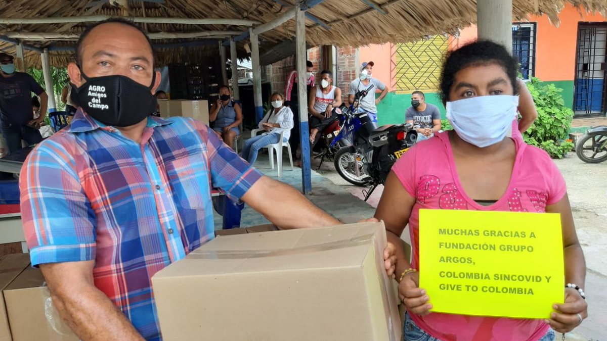 Cementos_Argos's tweet photo. ¡Sumamos esfuerzos para ayudar! Entregamos 480 paquetes de alimentos en el marco de la alianza #Fundación @Grupo_Argos y @COL5VID en Sucre, Antioquia y Tolima a las comunidades cercanas a nuestras plantas. https://t.co/8rtXa6hZQu