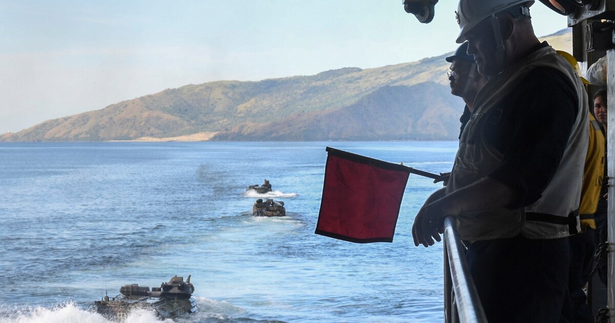 ArmyTimes's tweet photo. BREAKING: Marine Corps locates sunken amphibious assault vehicle with human remains on board https://t.co/M8DX1TMgbe https://t.co/PBq2yUNo8D