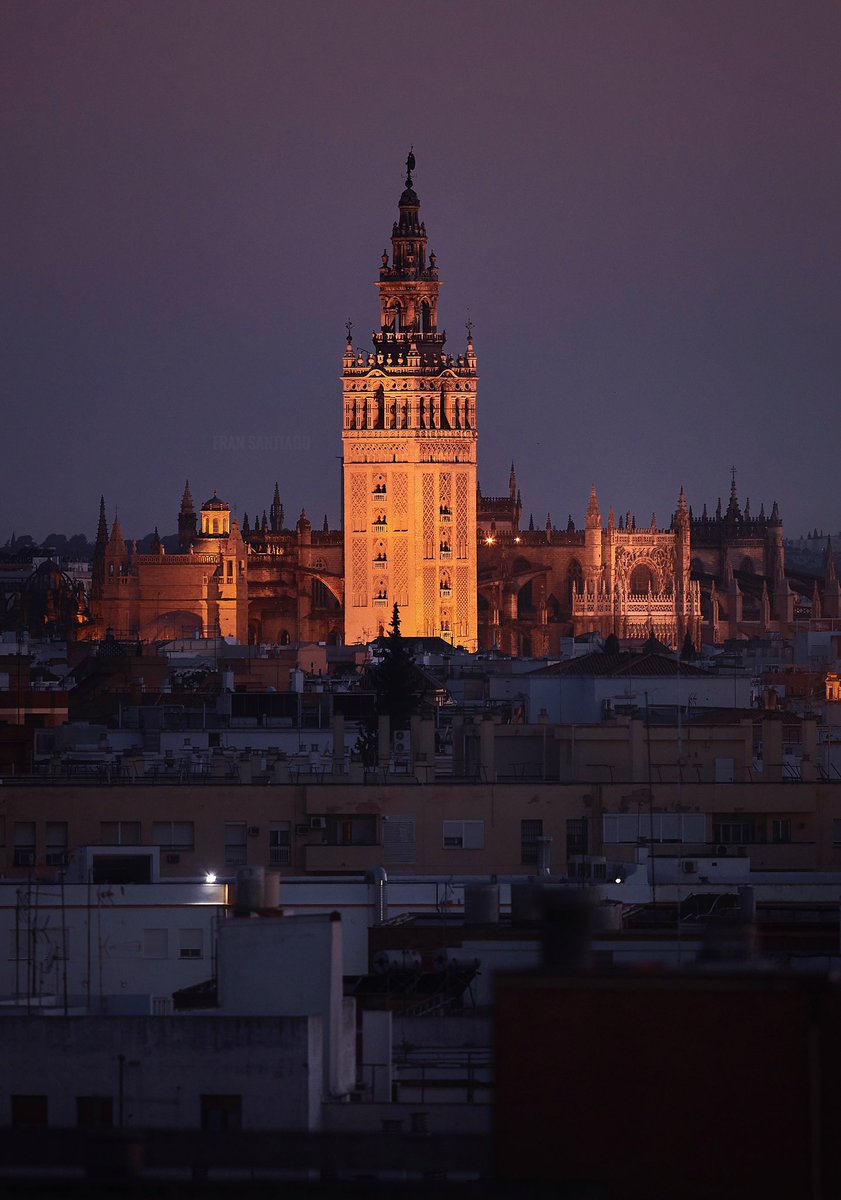 Hoy en Sevilla ha atardecido así.