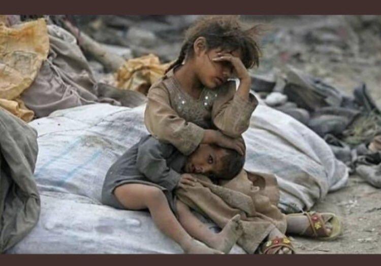 #Beirut’ta meydana gelen patlama yüreğimizi yaktı. Hayatını kaybedenlere Allah’tan rahmet, yaralılara acil şifa, Dost ve kardeş #Lübnan halkına başsağlığı diliyorum. 
Bu coğrafyanın çocuklarının masum hayallerini karartan gözyaşı, kan ve kayıplar son bulsun ve uzak olsun. 🇵🇫🇹🇷