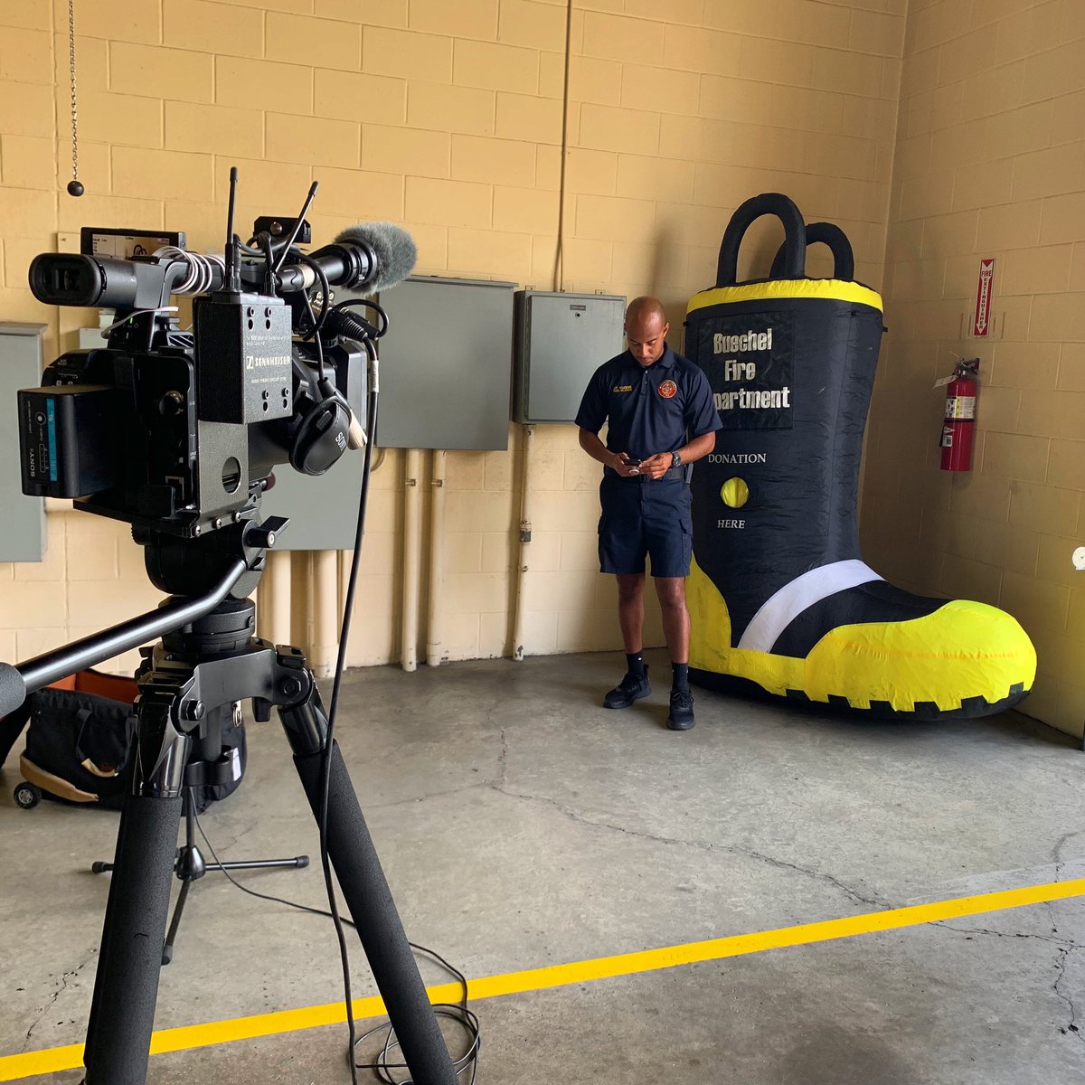 PIOYuodis37's tweet photo. It’s officially @CrusadeChildren week! Tune in to @WHAS11 to see how @JeffCoFire is collecting during these strange times.

📸: @DennisJTing https://t.co/yIRUop53zZ