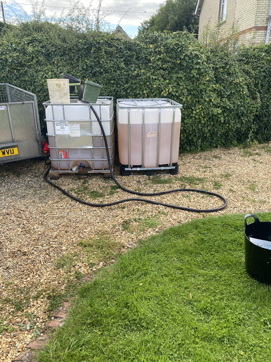 AngliaOilTanks's tweet photo. Another day another pump out of a split tank !! #split #oil #oiltank #pumpout #emergencycall #plastic https://t.co/a3GfbZHhGq