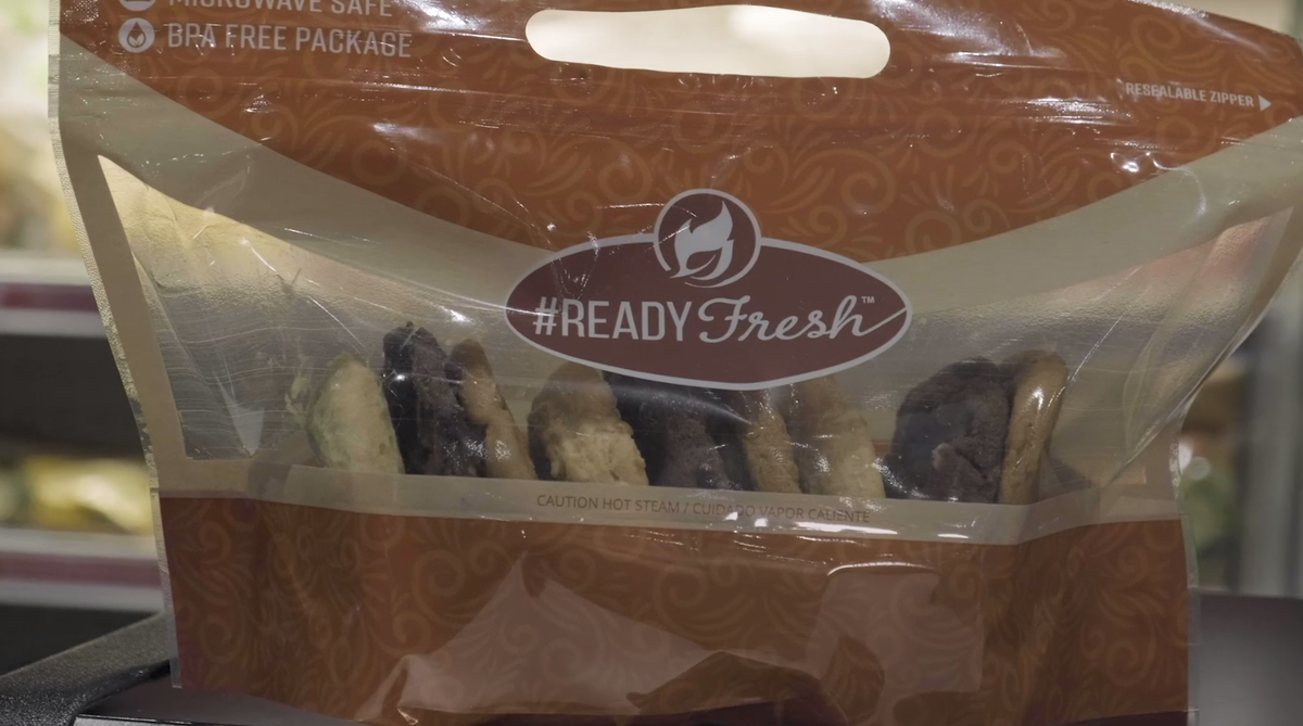 ReadyFresh1's tweet photo. The best way to spend National Chocolate Chip Cookies Day? Enjoying fresh and warm cookies out of my #ReadyFresh packaging!

#ReadyFresh #grabngopackaging #foodpackaging #GoodToGo #NationalChocolateChipCookieDay #cookiepackaging https://t.co/4VOfaX4dvd