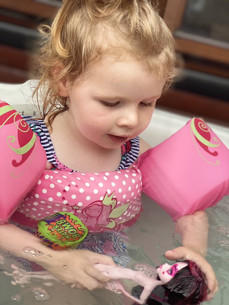 Ashley4d4mson's tweet photo. Curls and hot tubs don’t go well together 🤣 wee frizzy #piperdam #ourhappyplace https://t.co/BAyojP79Pp