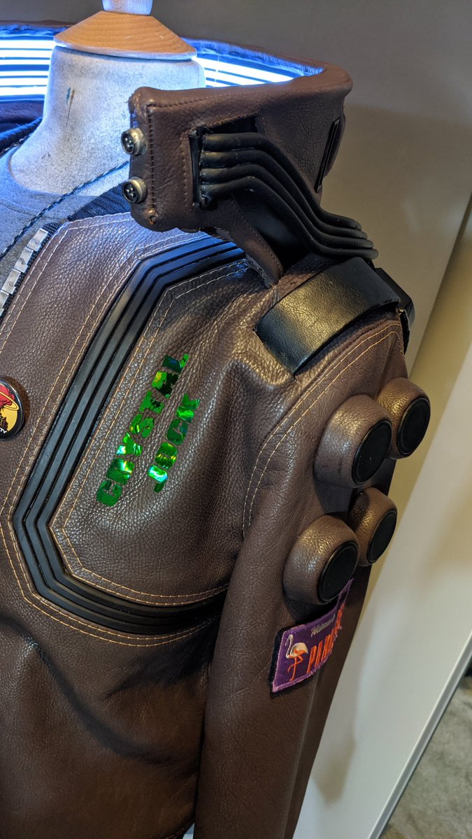 So other than weathering, my <a href="/CyberpunkGame/">Cyberpunk 2077</a> jacket is done. Proper details photos and pictures of me wearing it coming tomorrow, but until then enjoy these and let me know what you think.

#cyberpunk #cyberpunk2077