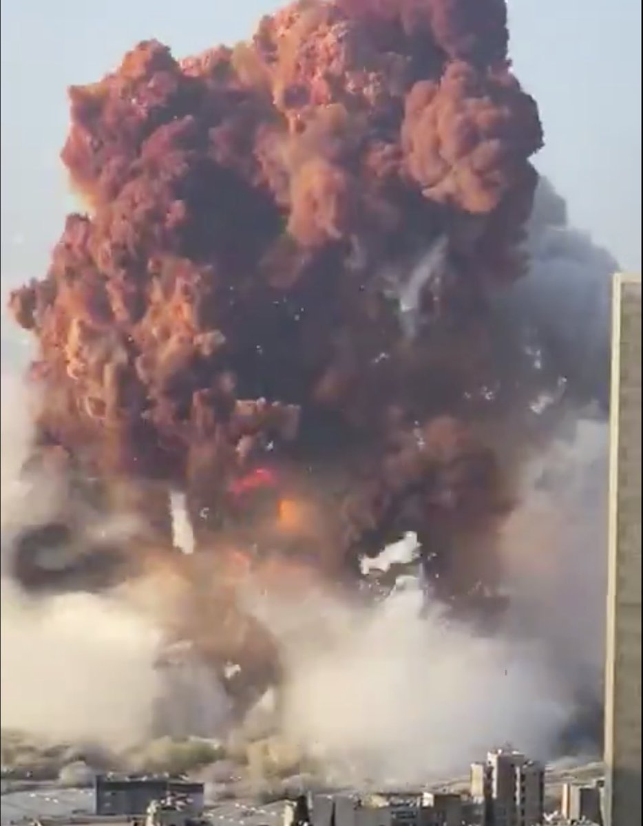 5/nThe always winderful  @CherylRofer on the color of Beirut explosion: https://twitter.com/cherylrofer/status/1290692556012105729?s=21Pics 3 & 4 stolen from  @ArmsControlWonk As  @wellerstein points out, fireball color suggests way too cold to be a nuke. As do cloud & fireball risetime. And everything else.  https://twitter.com/cherylrofer/status/1290692556012105729