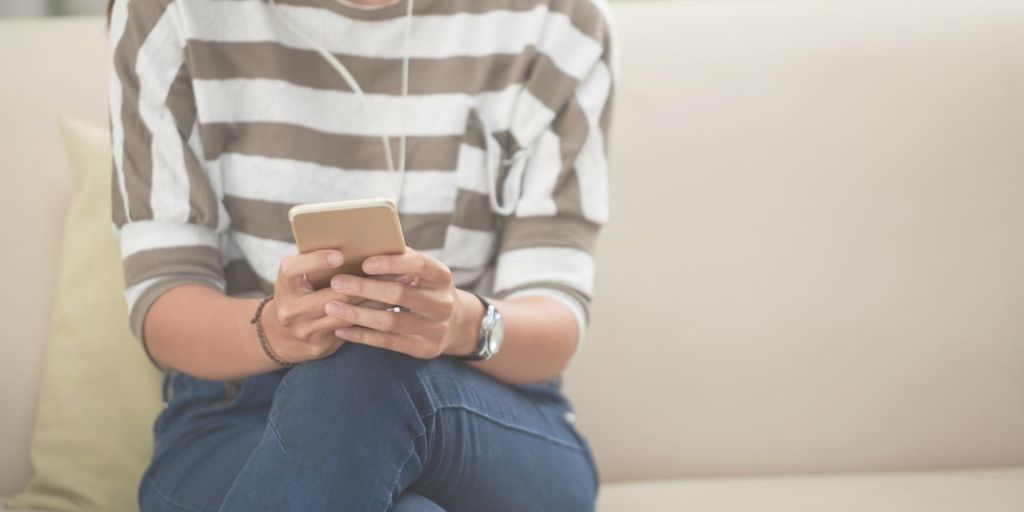 DAllisonLee's tweet image. Your digital stuff can get cluttered &amp;amp; be distracting.

Mobile: Purge apps you don&apos;t use 1x/month. Or, each time your phone lets you know it&apos;s time to update your apps, hit delete on a few instead.

PC: Be picky about downloads &amp;amp; use web apps.

#digitalclutter #productivity