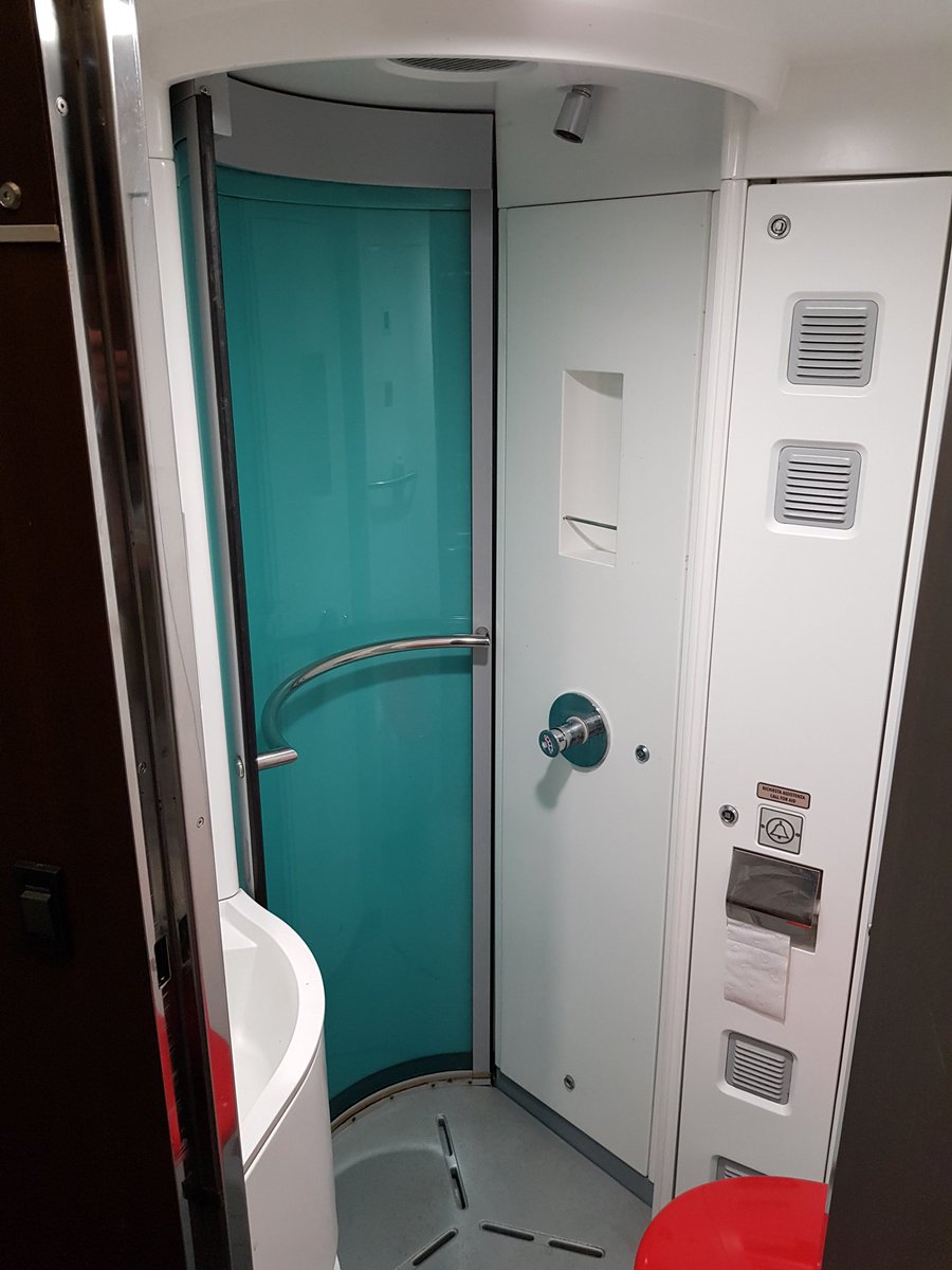 Another night, another train - this time the 'Excelsior' accomodation on the Intercity Notte to Palermo. Since the shower does not work, the size of the towel is somewhat academic. But still, it's a sleeping car and I'm glad to be travelling!