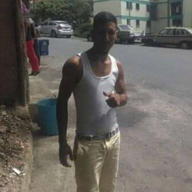 rcamachovzla's tweet image. #Caracas Se busca a Jordán Antonio Martínez Borges, pesuntamrbte golpeó, maltrató y abusó de su hijo de 3 años de edad. Vive en Los Manguitos, San Agustin del Sur, presumen se escondió en el 23 de Enero, se encuentra en fuga. Si conoce su paradero notifique a las autoridades.