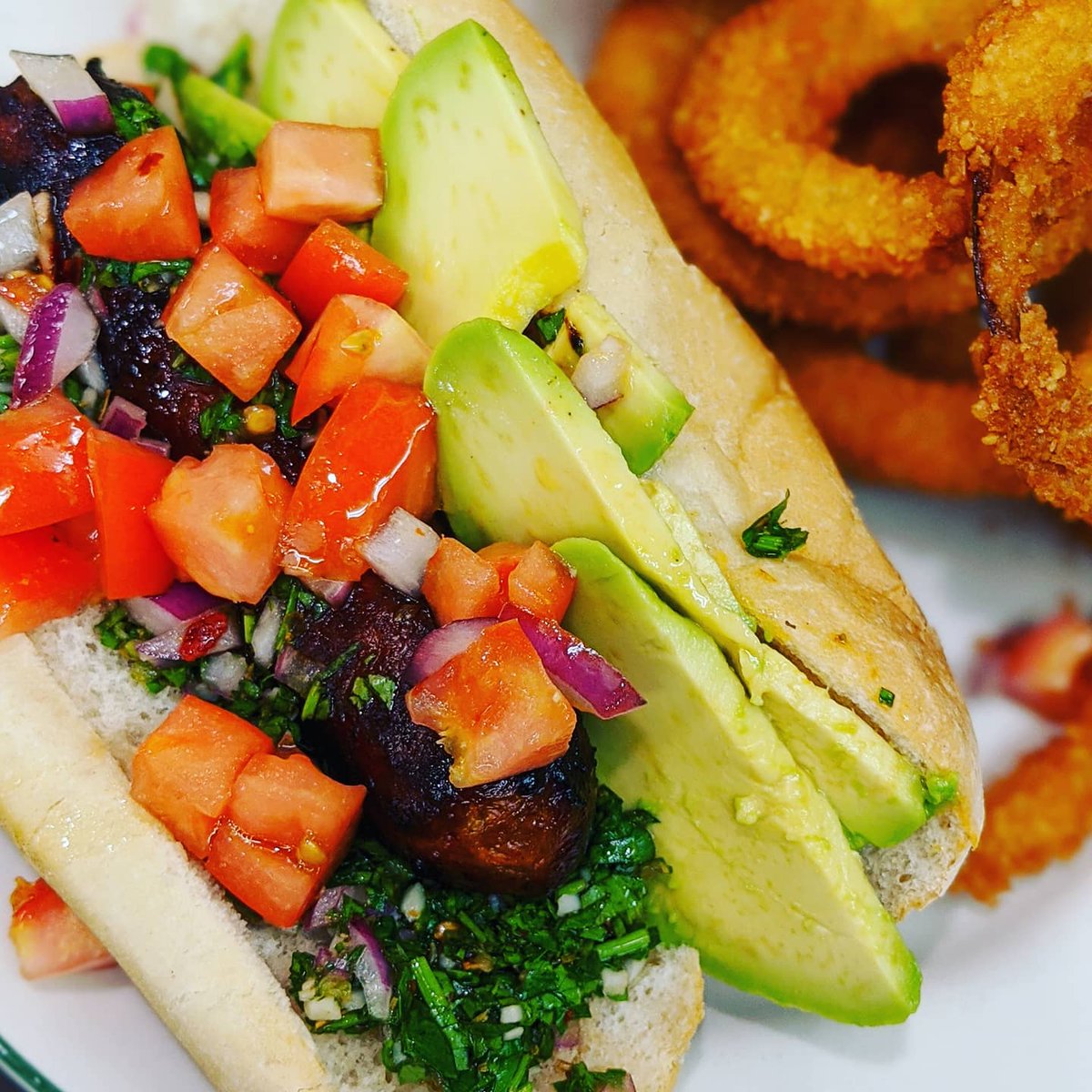 Eddie_Mundy's tweet photo. Choripan
.
Grilled chorizo, toasted roll, chimichurri, tomato salad & avocado 🙂
.
@FlikISDining
.
#chefswhim #schoollunch #familymeal #staffmeal #chorizo #grill #chimichurri #tomato #salad #parsley #shallot #garlic #oregano #vinegar #oliveoil #cooklife #teampixel https://t.co/0ub4lUmiBZ