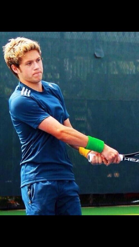 mmithebrave's tweet photo. His arms his eyes ... Is he biting his lip I just DIED! #BeAFanDay https://t.co/3tEeqcobq7