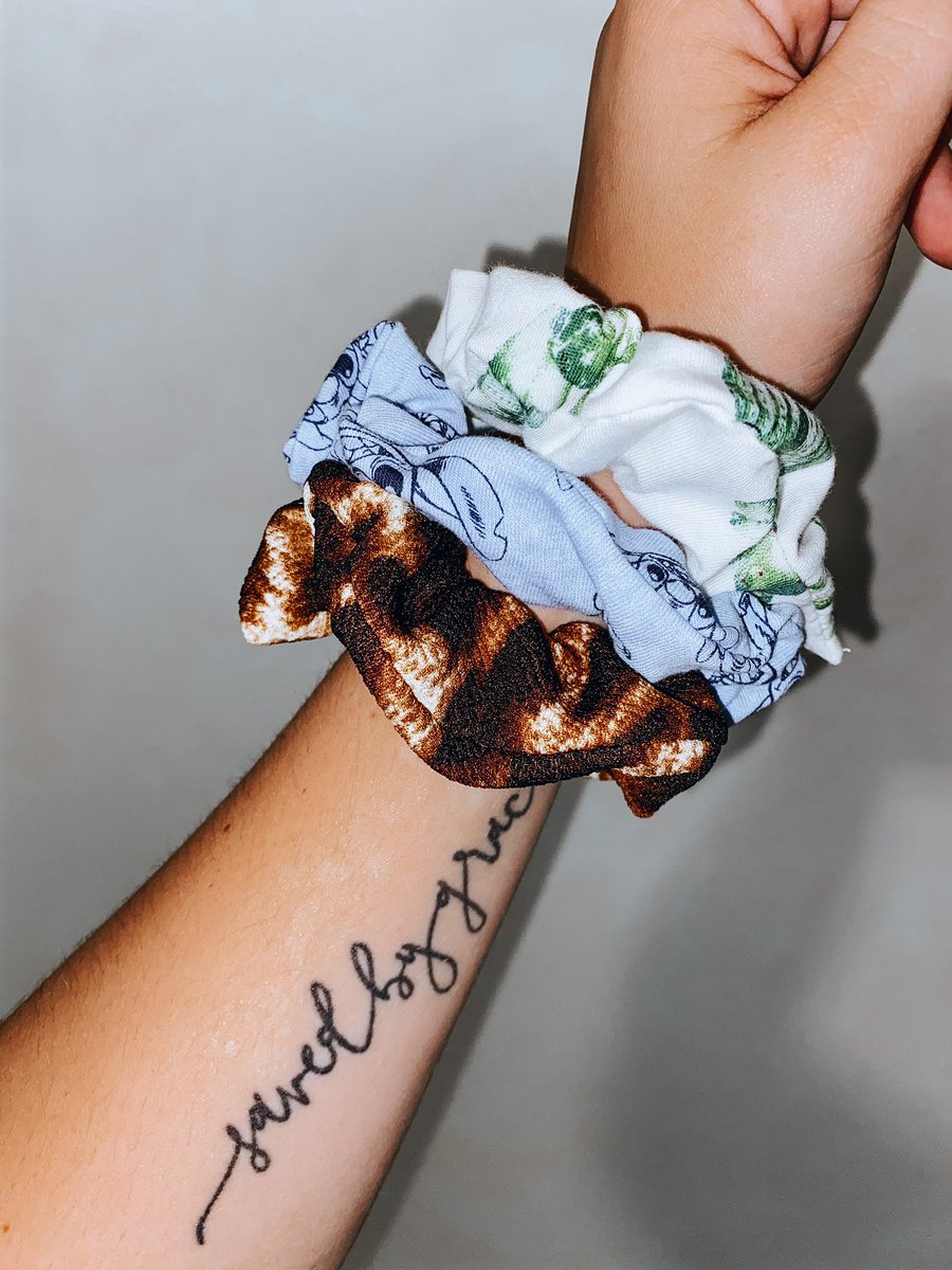 eeemilyyy__'s tweet photo. Scrunchies scrunchies 🤍 https://t.co/XLQtsAn3Xu