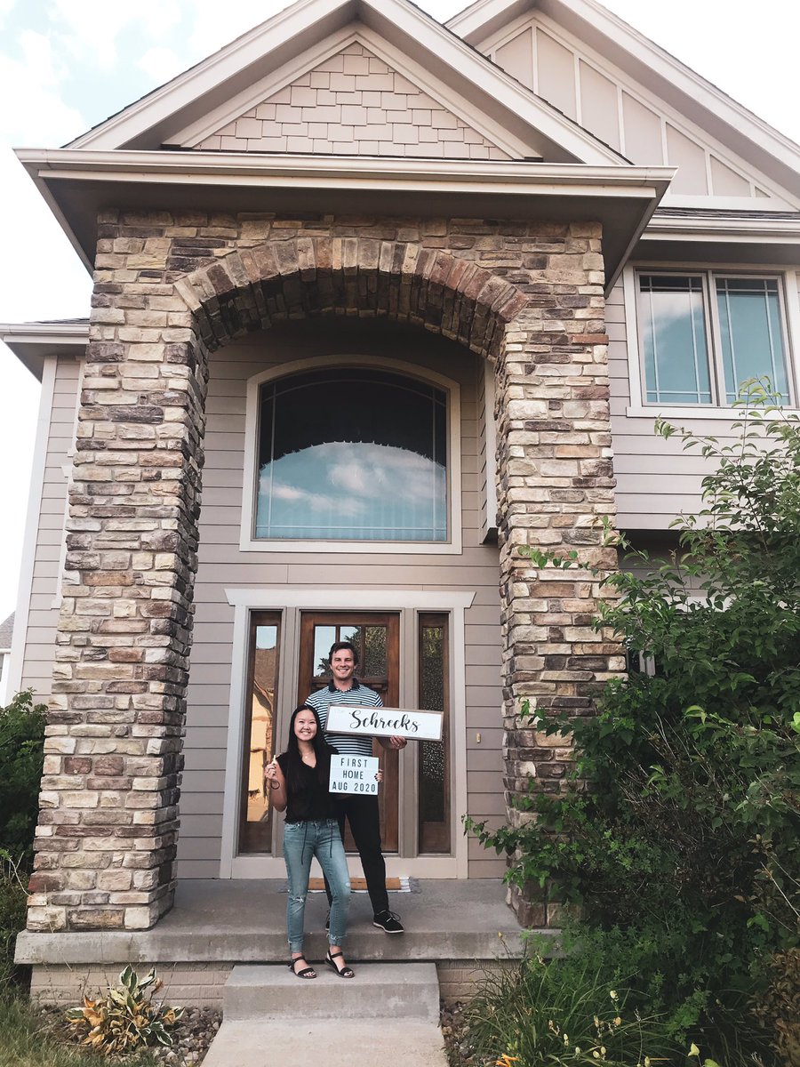 schreckally's tweet image. We bought our FIRST HOME🏠🔑 
•••
Today was moving day and I couldn’t be more exhausted &amp;amp; excited to make this house a home. Cheers to another huge adventure in 2020🎉 #FirstHome #Homeowners #YearOfFirsts